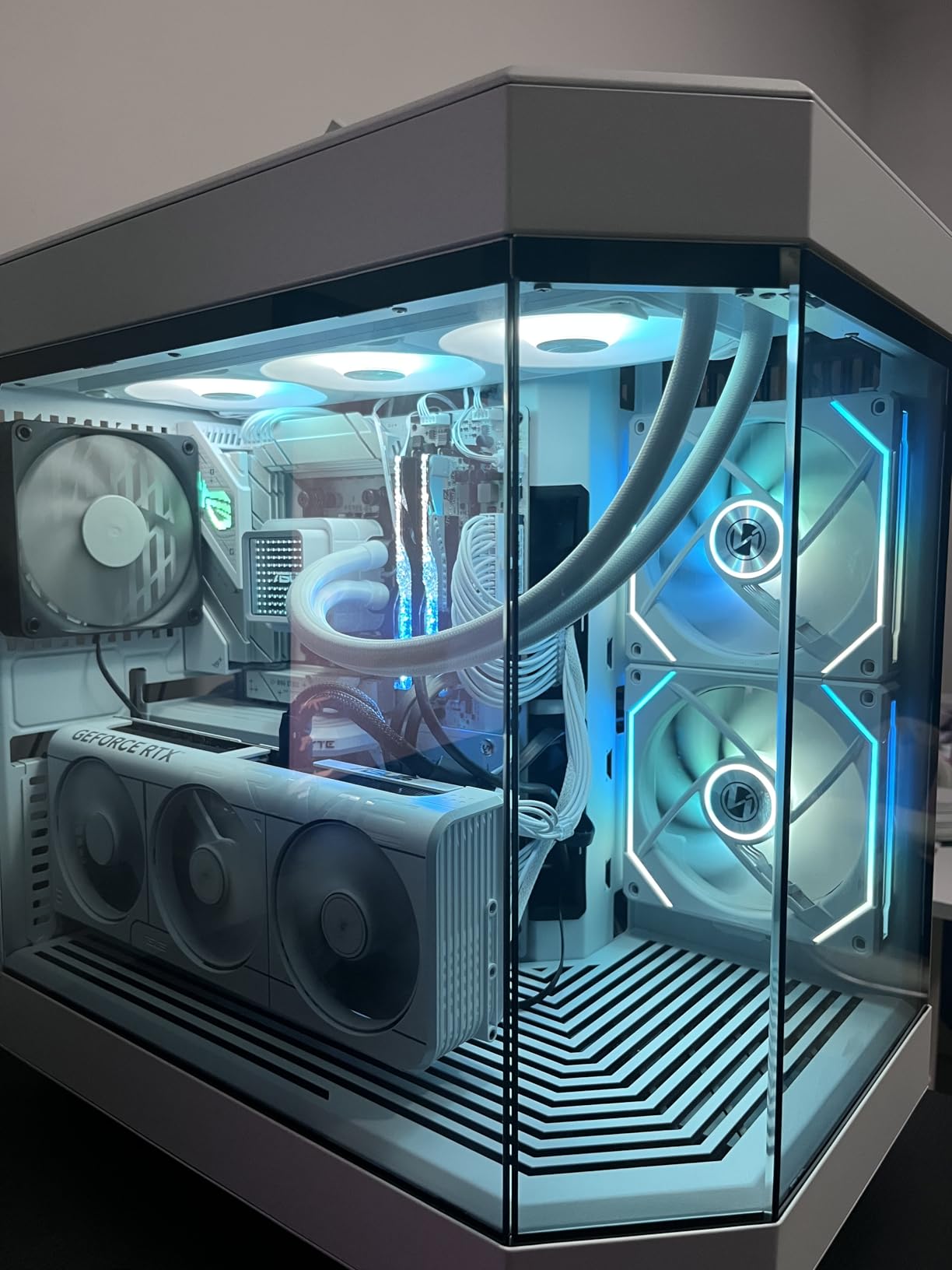 Lian Li UNI Fan SL-Infinity 140mm Reverse Blade Single Pack ARGB Daisy-Chain Infinity Mirror White customer photo 2