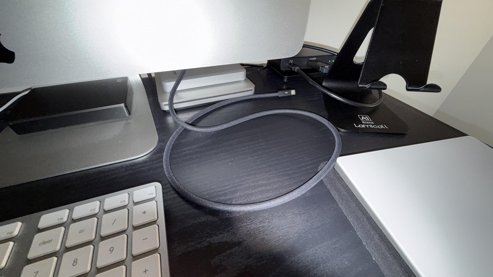 Apple Thunderbolt 4 (USB-C) Pro Cable (1.8 m) customer photo 1
