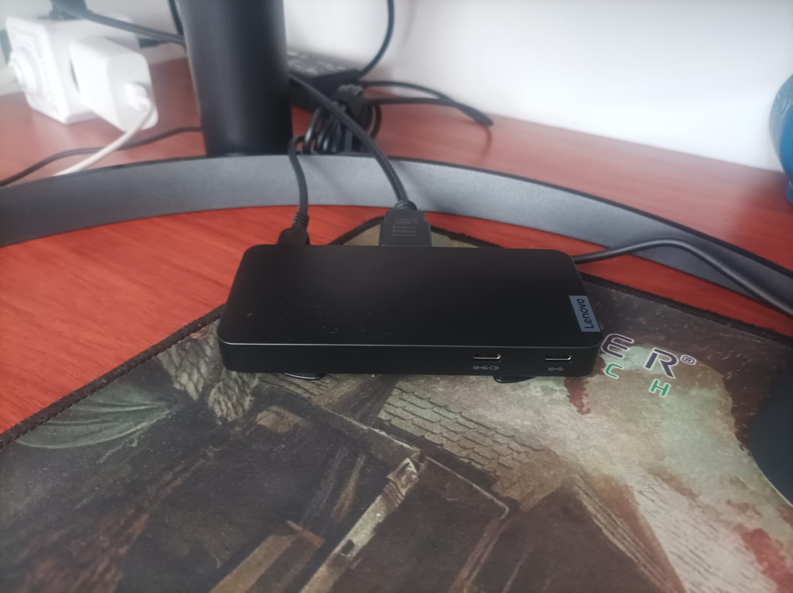 Lenovo USB-C Dual Display Travel Dock - 7 Ports, Integrated Cable, Universal Compatibility, Two displays at 4K - Black customer photo 1