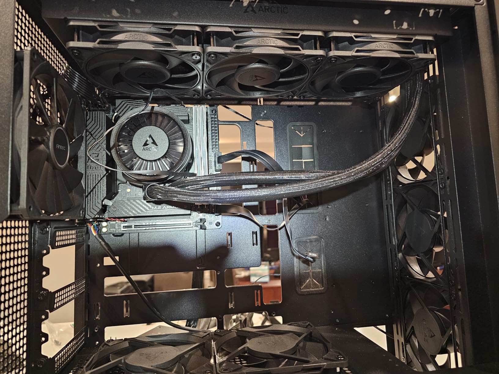 Phantom Gaming Intel Z790I Lightning WiFi DDR5 DIMMs up to 8600+ (OC) MHz 128GB LGA1700 M.2 Mini-ITX Motherboard SATA3 6.0 Gb/s Z790 802.11axe Wi-Fi 6E PCIe 5.0 x16 customer photo 1