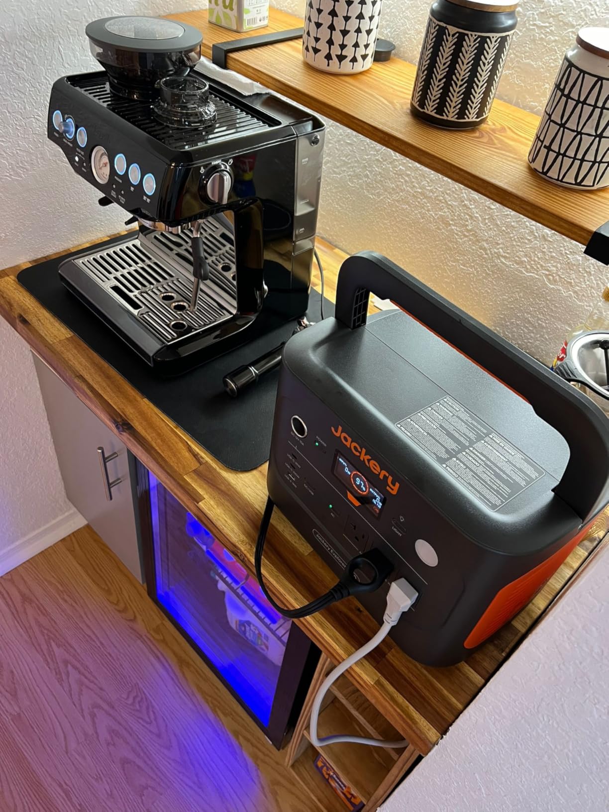 Jackery Explorer 1000 v2 Portable Power Station, 1070Wh LiFePO4 Battery, 1500W AC/100W USB-C Output, 1 Hr Fast Charge, Solar Generator for Camping, Emergency, RV, Off-Grid Living (Solar Panel Optional) customer photo 1