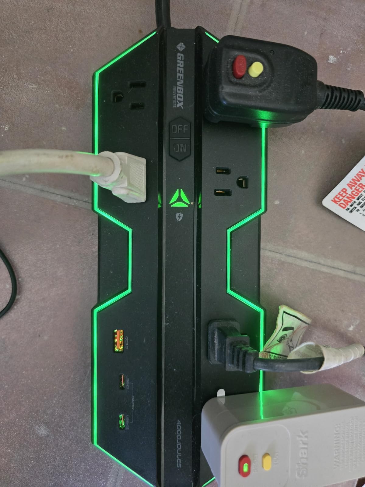 4000J Surge Protector Power Strip with USB Ports, 6 Outlet Power Strip with RGB Lights and PD 20W Fast Charging, Wide-Spaced Outlet Perfect for e-Sports, Game PC, Home and Offices customer photo 1
