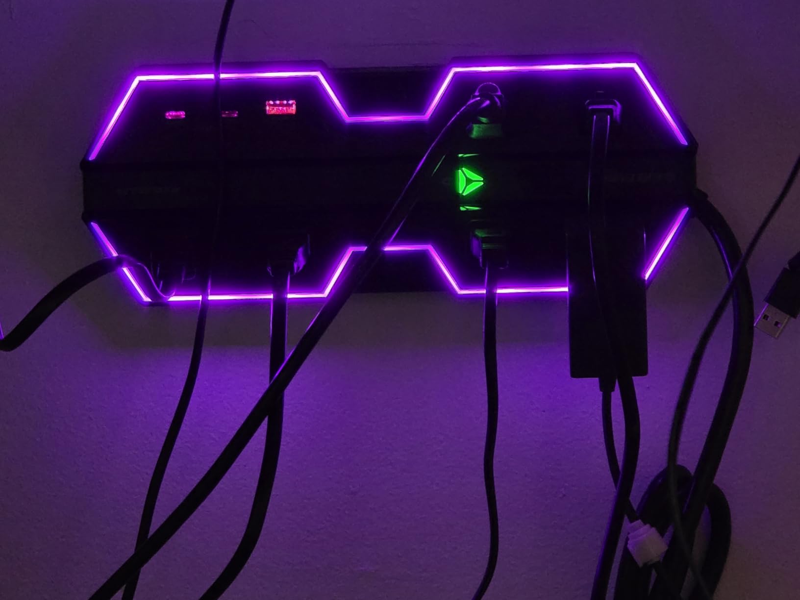 4000J Surge Protector Power Strip with USB Ports, 6 Outlet Power Strip with RGB Lights and PD 20W Fast Charging, Wide-Spaced Outlet Perfect for e-Sports, Game PC, Home and Offices customer photo 2