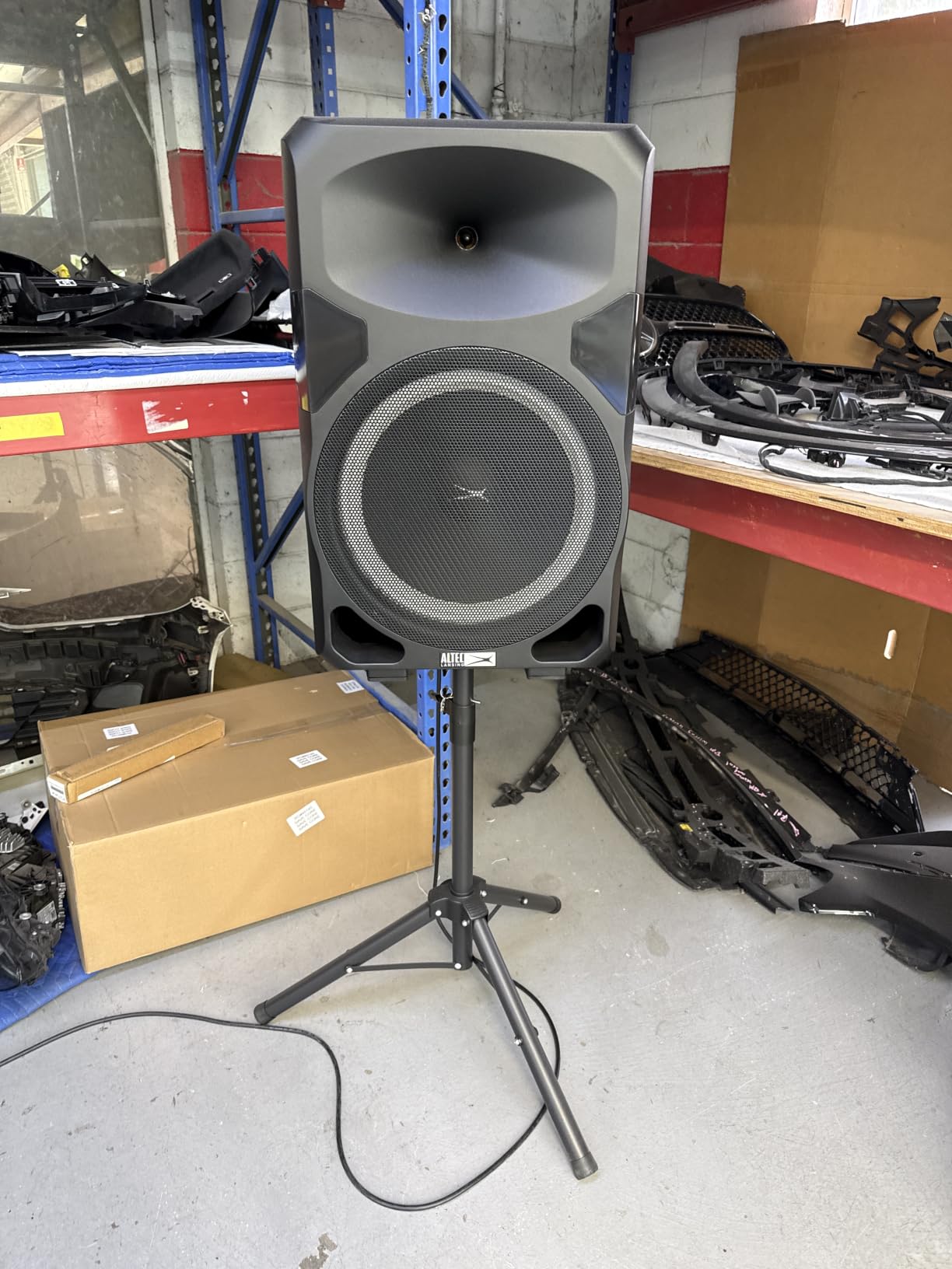 Altec Lansing Portable Speaker SOUNDROVER PRO 650, 650W Peak Power, Bi-Amplified, LED Lighting, Wireless Mic Included, Aux Input, Wall Powered Perfect for Parties, DJ and Karaoke customer photo 1