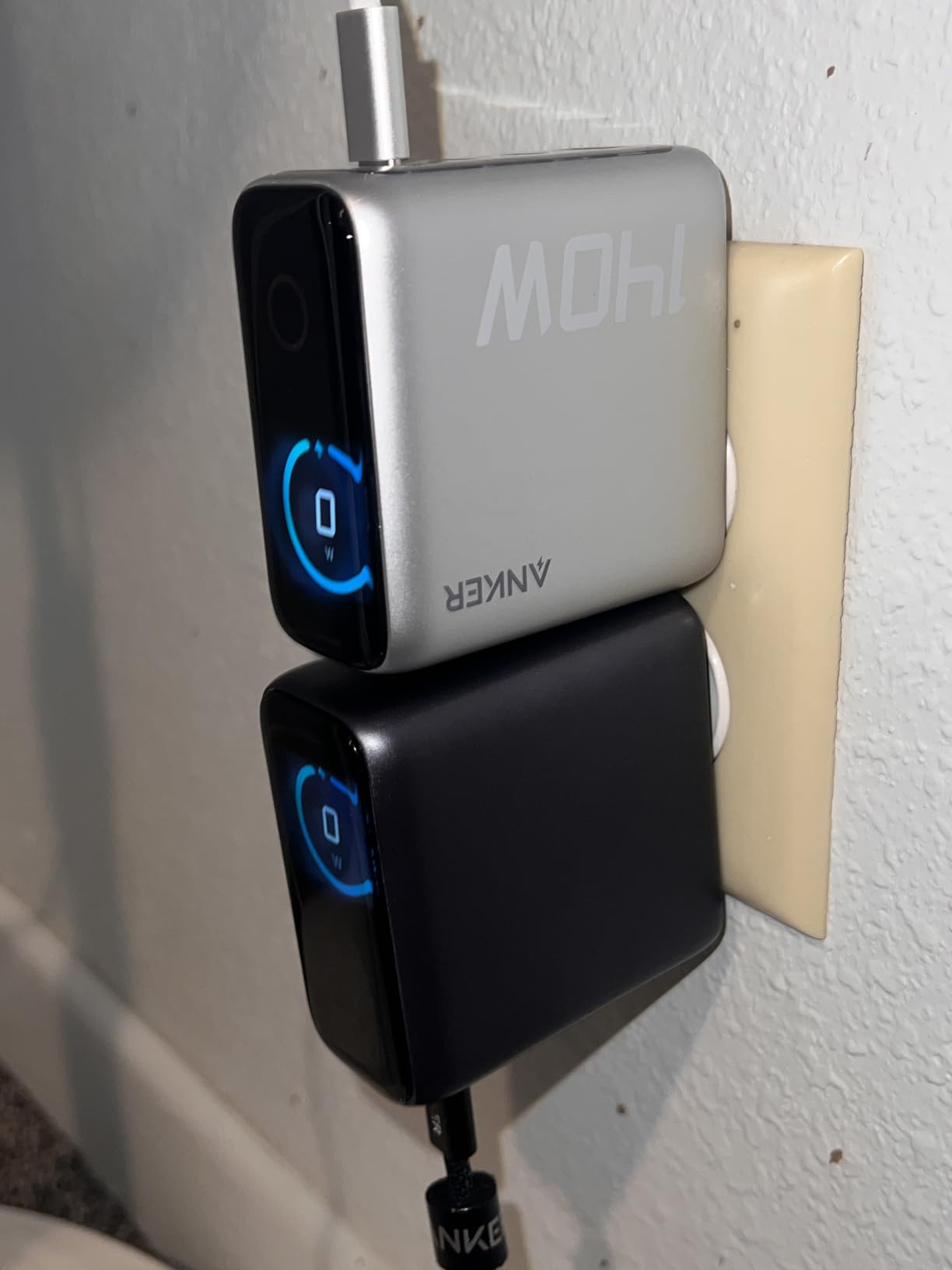 Anker 140W Max 4-Port GaN Charging Blocks, Smart Display for MacBook Charger customer photo 1