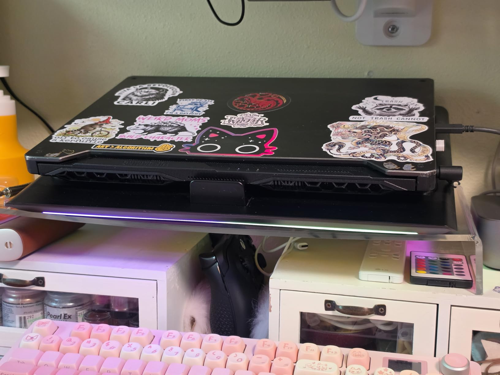 Razer Laptop Cooling Pad: Adaptive Smart - Intelligent Fan Control - Airtight Pressure Chamber - Fits Most Laptops & Macbooks 14