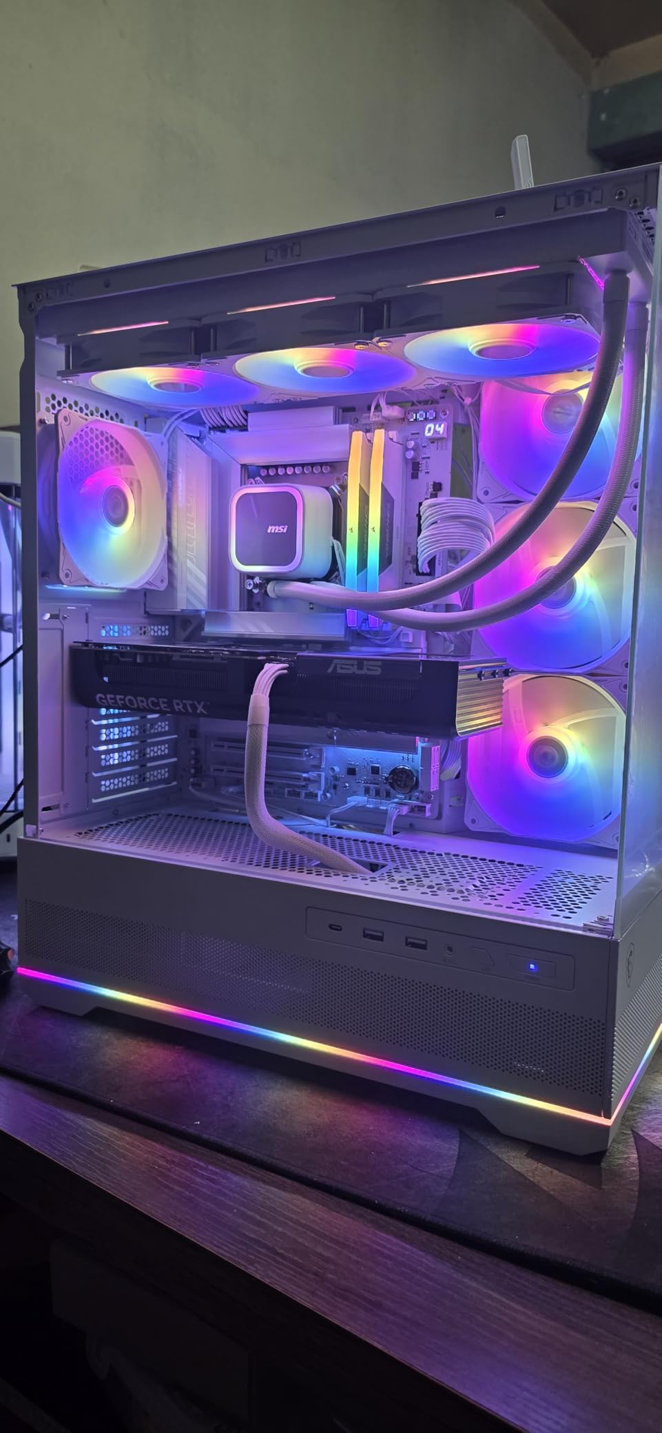 GIGABYTE B860 AORUS Elite WIFI7 ICE Intel Core Ultra (Series 2) LGA 1851 Motherboard, ATX, DDR5, 3X M.2, PCIe 5.0, USB-C, WIFI7, 2.5GbE LAN, EZ-Latch customer photo 1