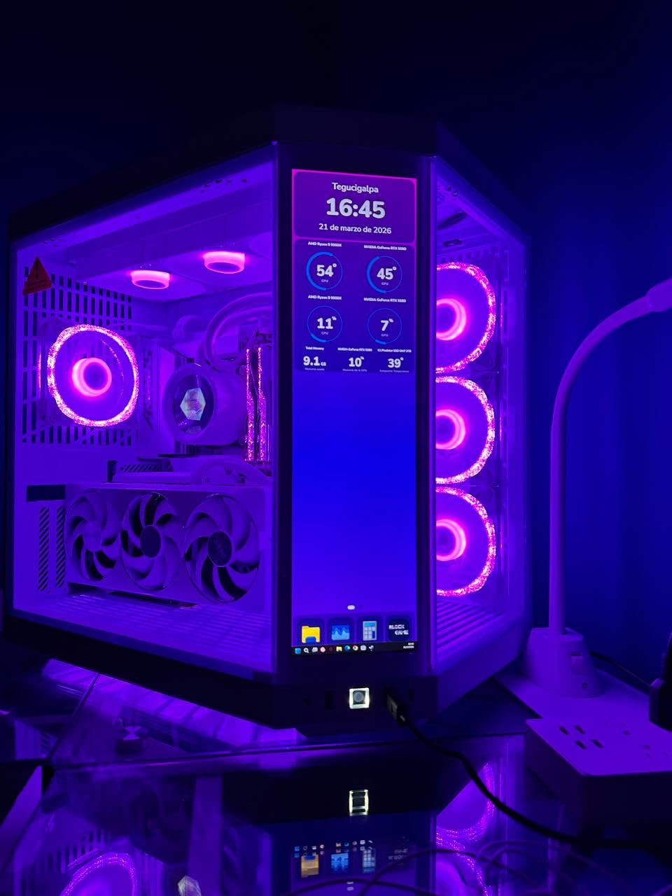 GIGABYTE GeForce RTX 5080 AERO OC SFF 16G Graphics Card, WINDFORCE Cooling System, 16GB 256-bit GDDR7 customer photo 1