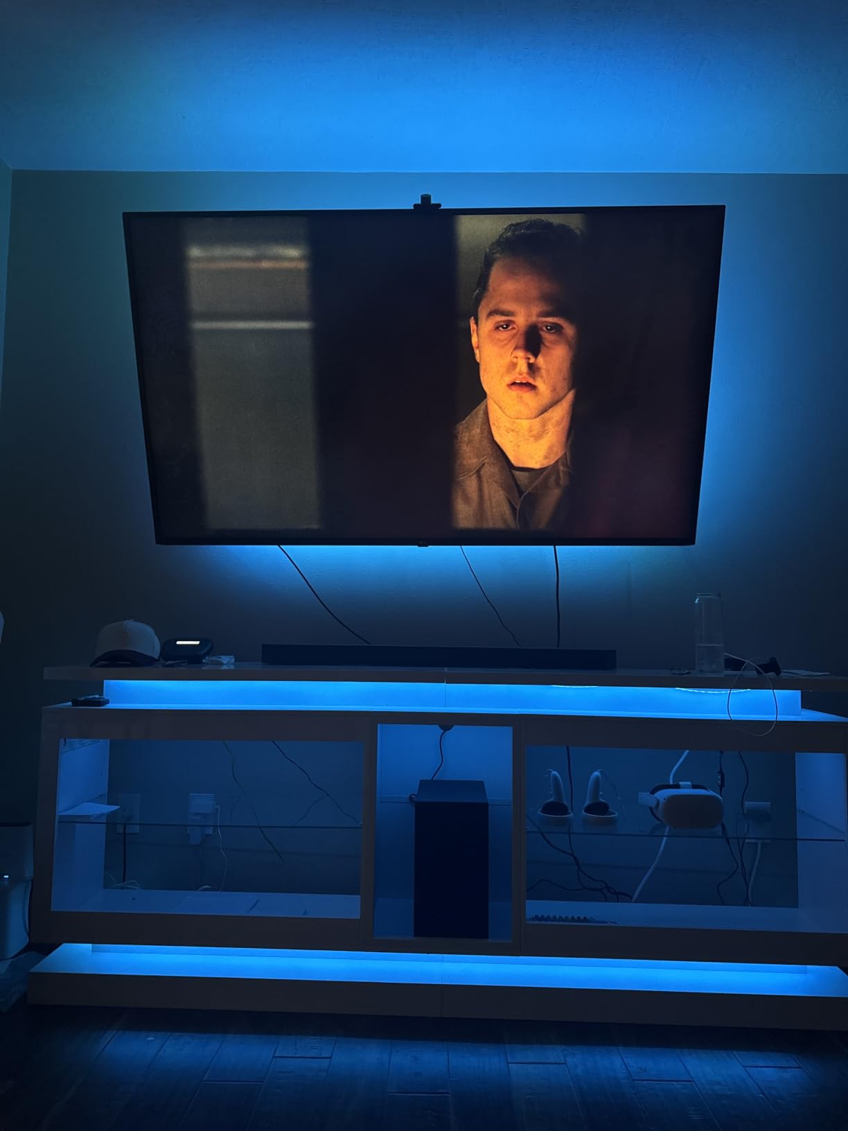 Samsung Q-Series Soundbar HW-Q600F 3.1.2ch with Wireless Subwoofer, Dolby Atmos/DTS Virtual:X, Q-Symphony, SpaceFit Sound Pro, Adaptive Sound, Game Mode Pro, Bluetooth, (2025 Model) customer photo 1