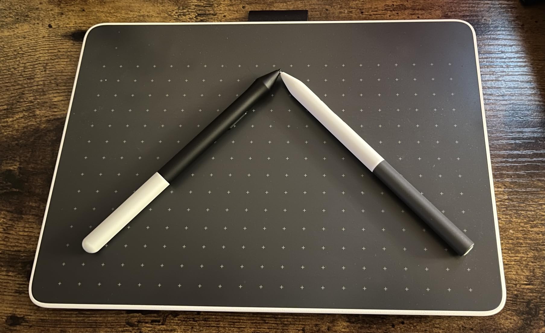 Wacom One 14, Drawing Tablet with IPS Full HD Laminated Screen & Pen, Pen display for beginners and students learning digital art, animation & graphic design on Windows, Mac & Chromebook customer photo 2