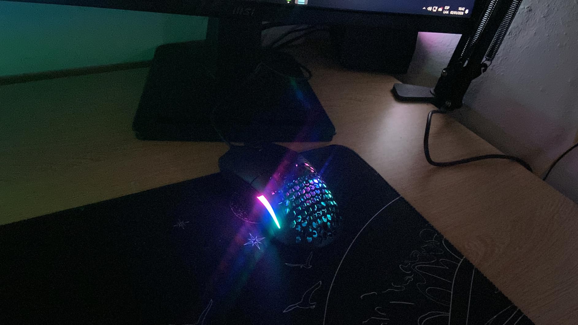 GLORIOUS Model O Eternal Ultralight RGB Gaming Mouse - Wired - 55g Lightweight - Customizable RGB Lighting - 6 Programmable Buttons - Symmetrical Design - 12K DPI Optical Sensor - PC/Mac - White customer photo 1