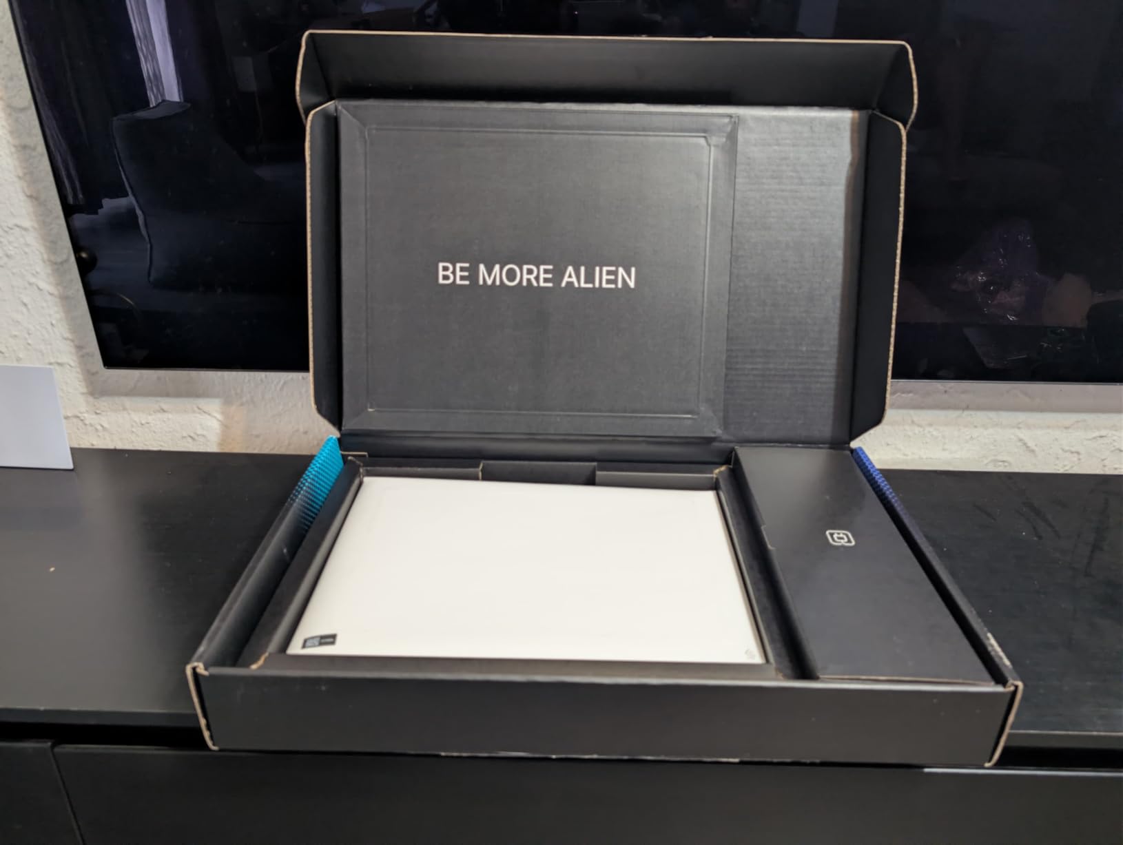 Alienware 16 Aurora Gaming Laptop, NVIDIA RTX 5060, Intel Core 7 240H | 2560x1600 Display, 120Hz, 16:10, 16GB DDR5 RAM, 1TB SSD, Windows 11 Home, Backlit Keyboard, Blue customer photo 2