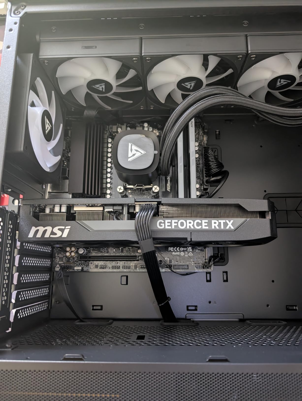 Skyhawk PRO Gaming PC RTX 5070 Ti R7 9800X3D 32GB DDR5 2TB SSD, B850, 360mm AIO, 850W Gold PSU customer photo 1