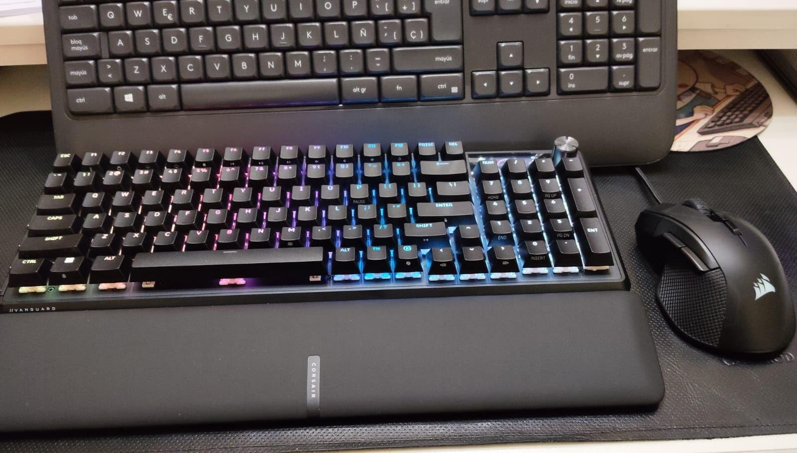 Corsair Vanguard 96 Wired Mechanical Gaming Keyboard - 96% Layout, MLX Plasma Linear Switches, 8000Hz Polling, LCD Display, Virtual Stream Deck, G-Keys, SOCD Flashtap, QWERTY US - Black customer photo 1