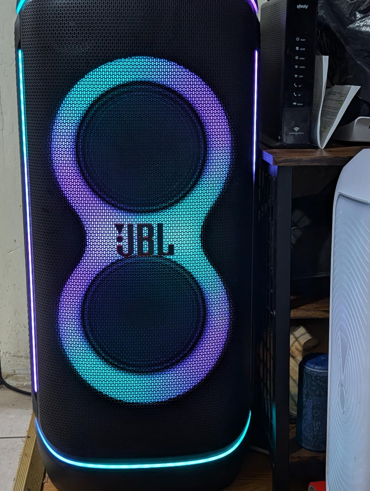 JBL PartyBox 720 - Loudest Battery-Powered Party Speaker with Superior Pro Sound and a Futuristic lightshow, Up to 15 Hours Playtime & IPX4 Splash Proof (Black) customer photo 2