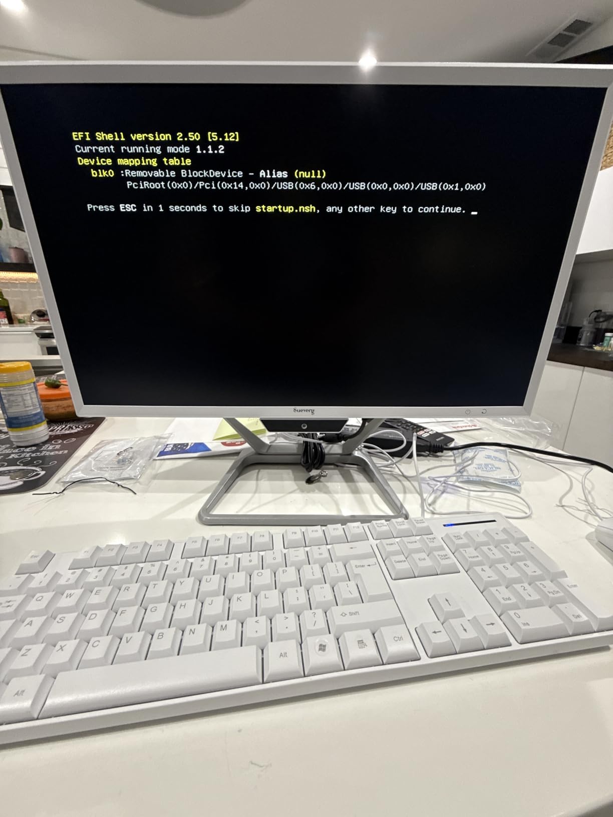 suevery 22Inch All-in-One Desktop Computer, White customer photo 1