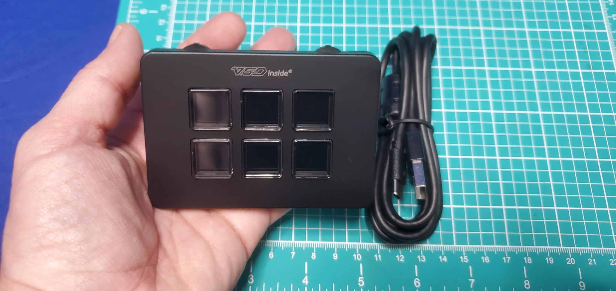Mini Stream Controller Deck, Gaming Streaming Macro Pad Keypad, Shortcut Keyboard with 6 Programmable LCD Keys customer photo 2