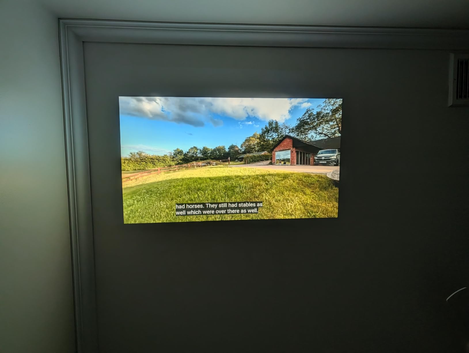 Magcubic Smart Projector with Wifi 6 and Bluetooth 5.4, Native 1080P Portable Projector 4K & 8K Support, 600 ANSI, Auto Focus & Obstacle Avoidance, Mini Proyector for Outdoor Movie Home HY350Max customer photo 1