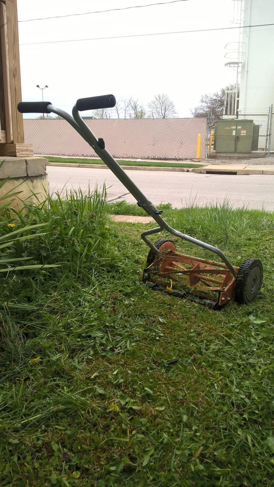 American Lawn Mower 1204-14 14-Inch 4-Blade Push Reel Lawn Mower, Red customer photo 1