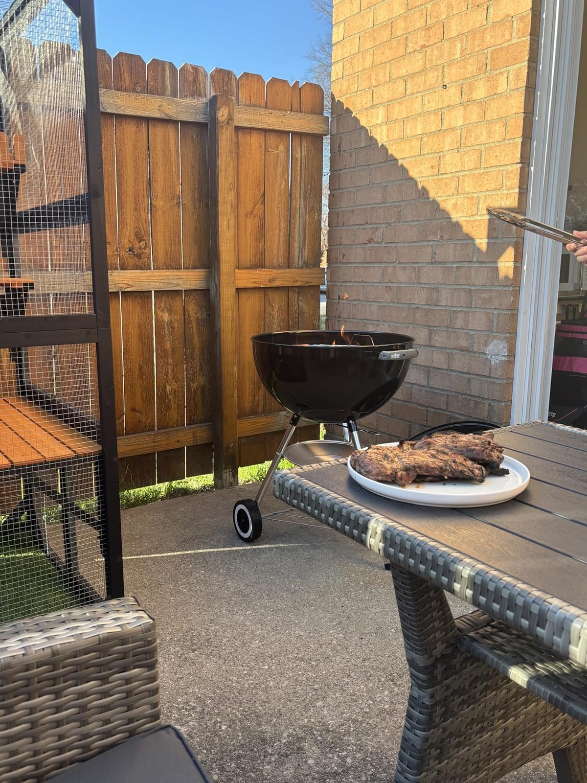 Weber Original Kettle Charcoal Grill, 22-Inch, Black customer photo 2