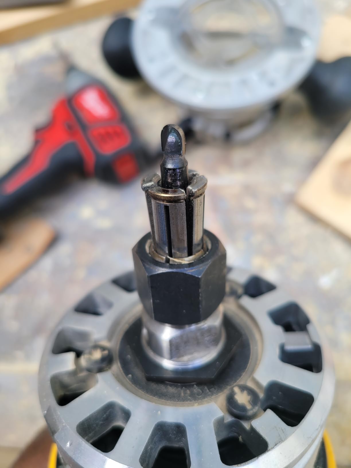 DEWALT Router, Fixed Base, 1-3/4-HP, 11.0 Amp Motor (DW616) customer photo 2