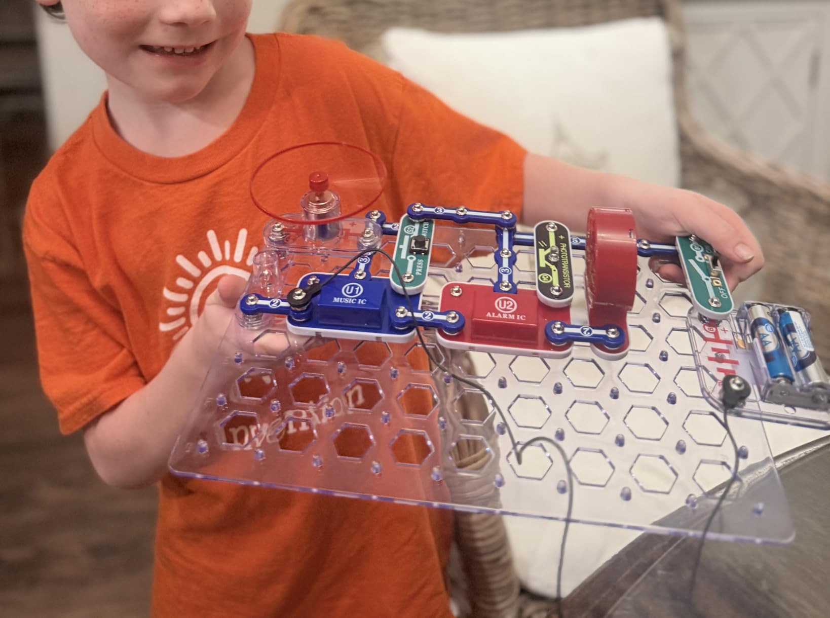 Snap Circuits Jr. SC-100 Electronics Exploration Kit, Over 100 Projects, Full Color Project Manual, 28 Parts, STEM Educational Toy for Kids 8+ customer photo 1