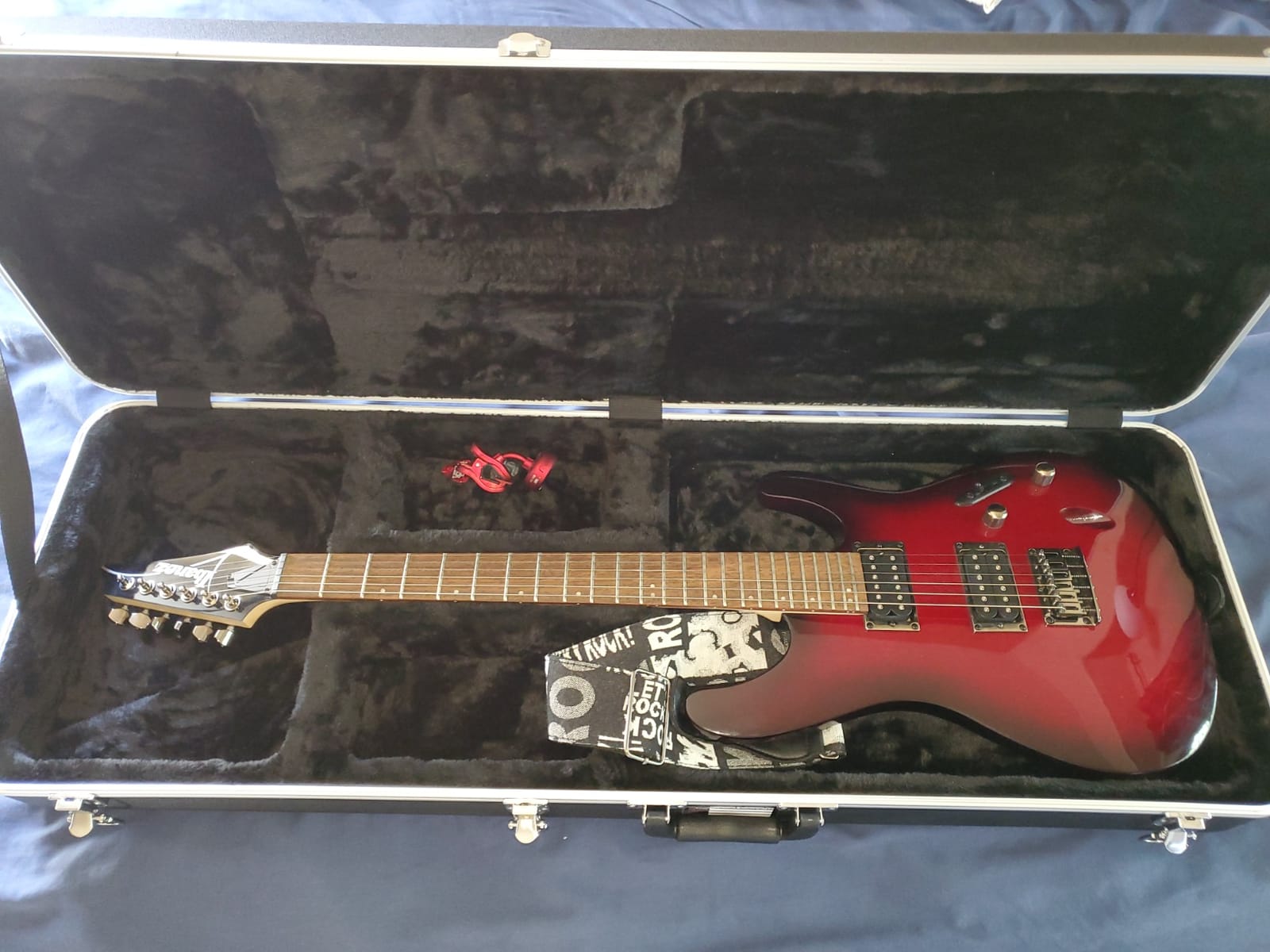 Gator Cases Deluxe Legacy Series Lightweight Deluxe ABS Molded Case for Standard Strat or Tele Style Guitars (GC-ELECTRIC-A) customer photo 1