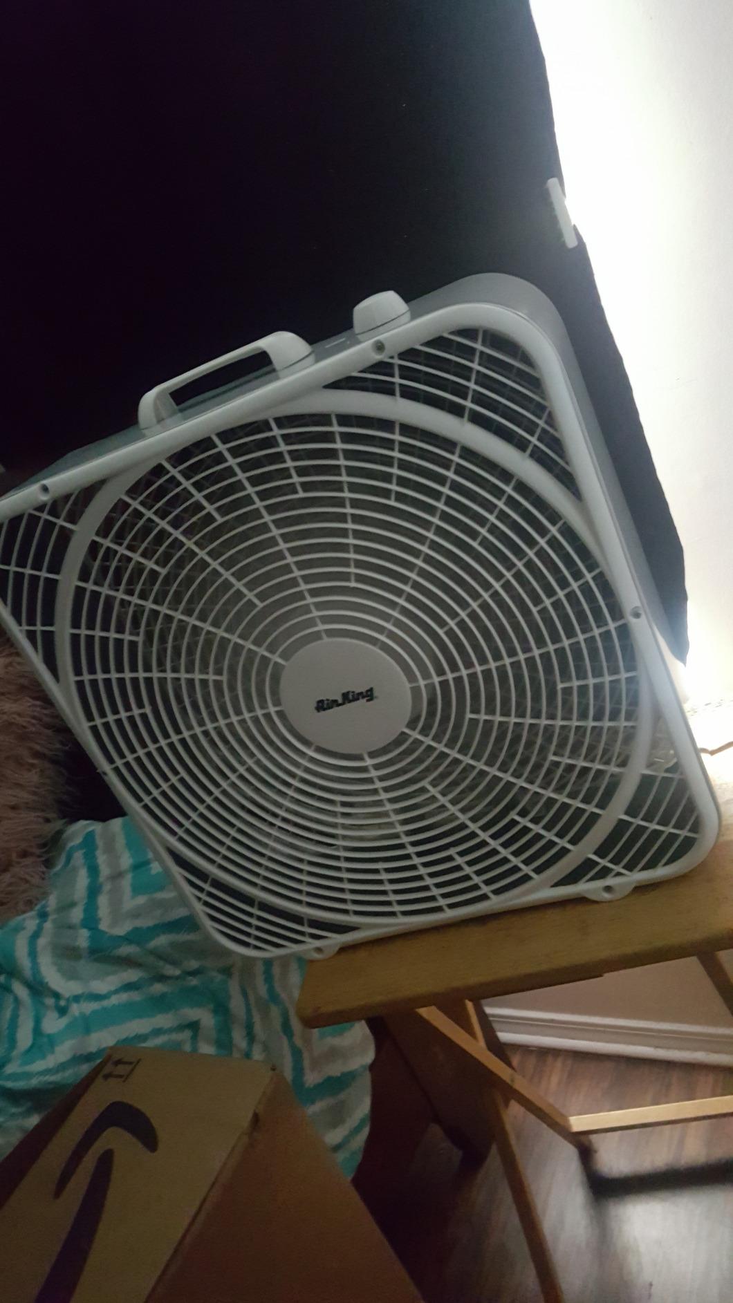 Air King 9723 20-Inch 3-Speed Box Fan, White customer photo 2