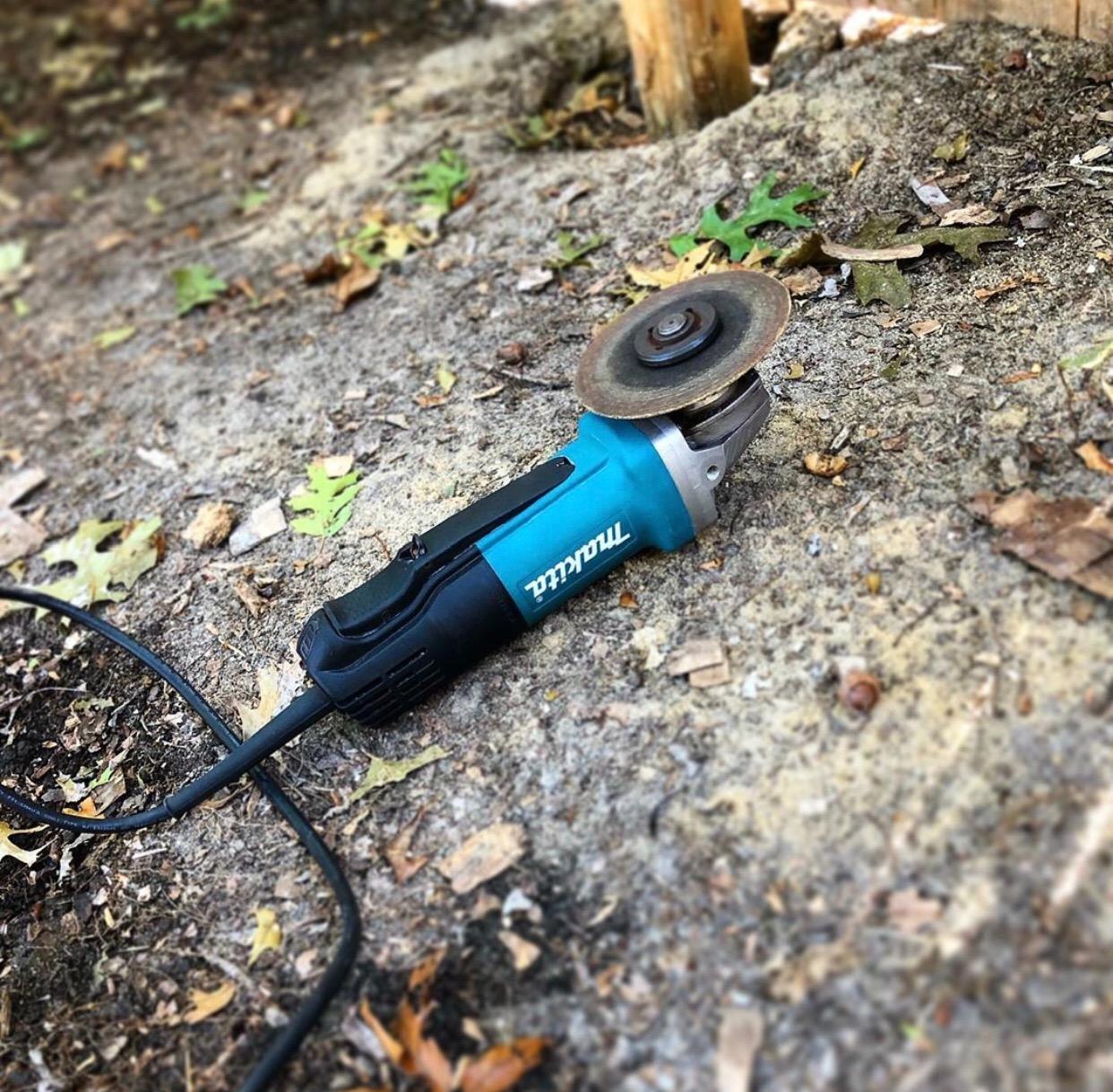 Makita 9557PB 4-1/2