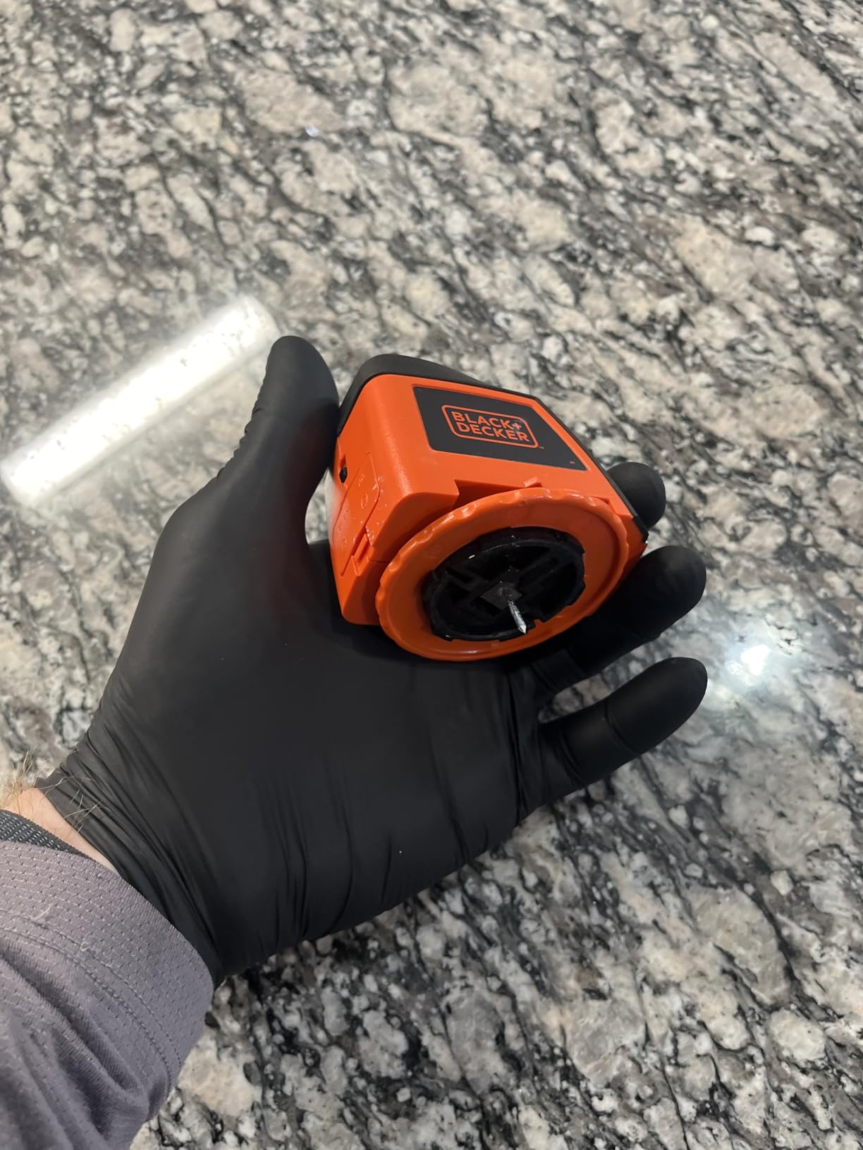 BLACK+DECKER Laser Level, Self-Leveling, 360 Degree Wall Attachment, AA Batteries Included (BDL220S), 7.25 x 7 x 2.5 inches customer photo 1