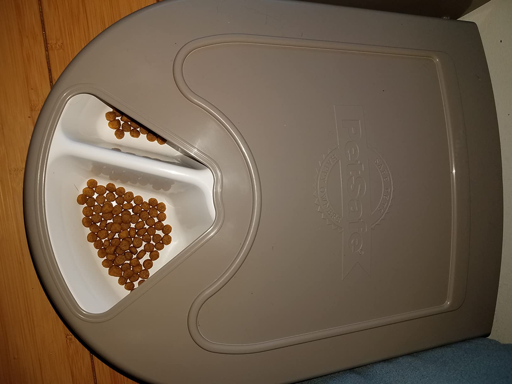 PetSafe Automatic Dog Feeder, 5 Meals, 40 oz Capacity, Plastic, for Dry Food, Multiple Pets | Schedules up to 5 Meals/Treats, Each Compartment Holds 1 Cup, Feed-Now Button, Dishwasher-Safe Tray customer photo 2