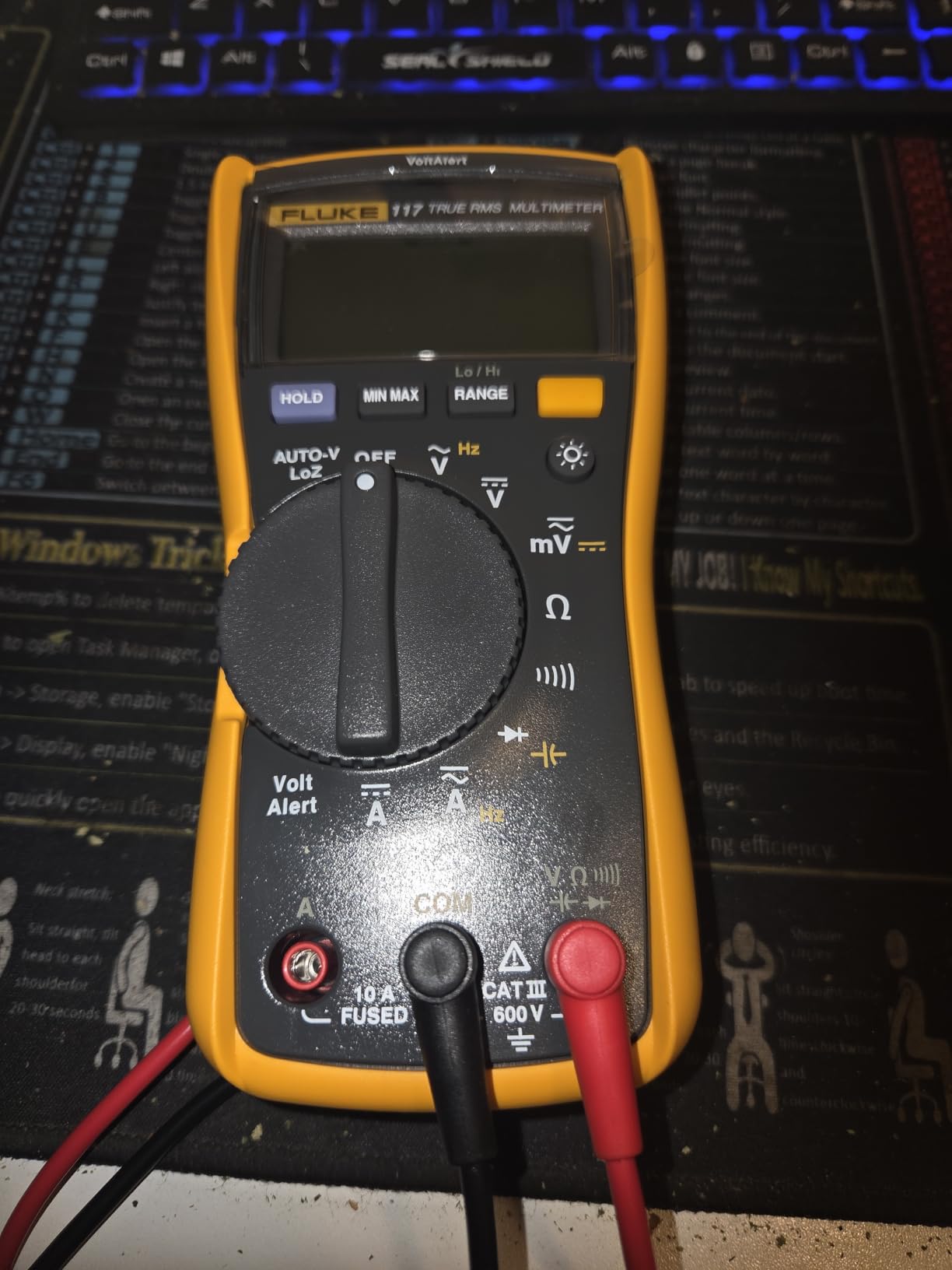 Fluke 117 Digital Multimeter, Non-Contact AC Voltage Detection, Measures Resistance/Continuity/Frequency/Capacitance/Min Max Average, Automatic AC/DC Selection, Low Impedance Mode customer photo 1