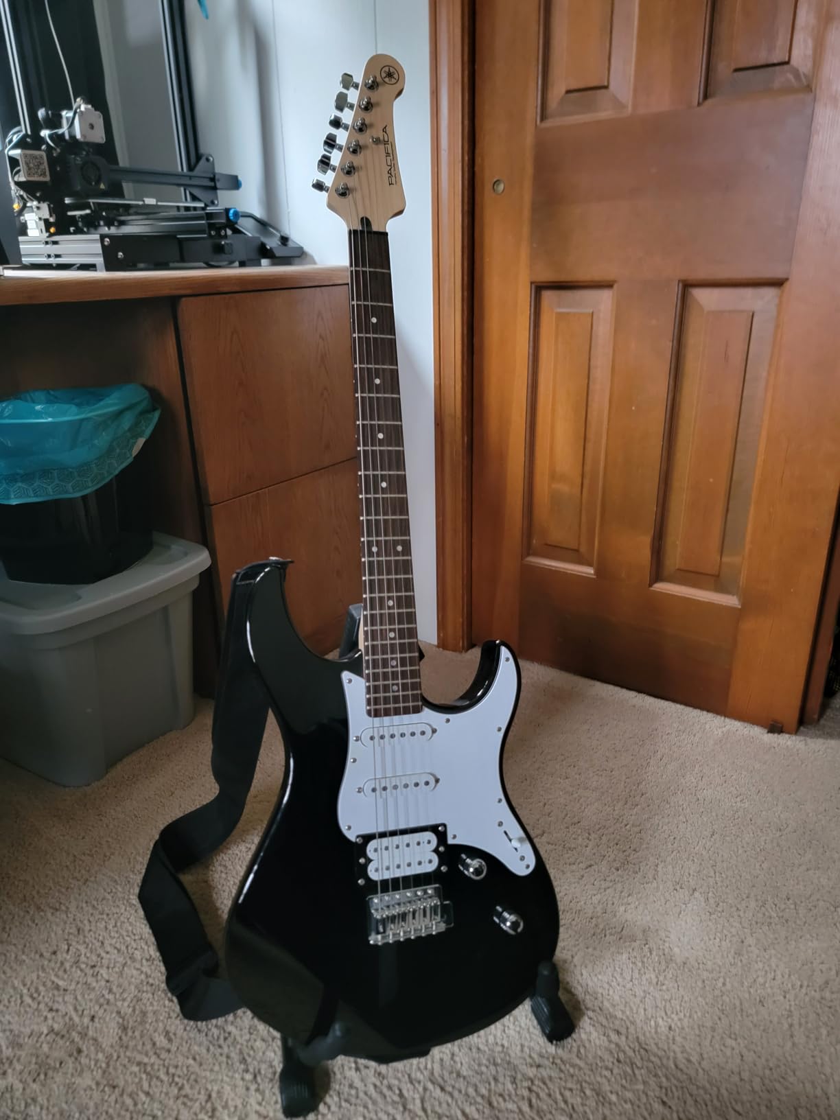 Yamaha Pacifica Series PAC112V Electric Guitar; Black customer photo 2