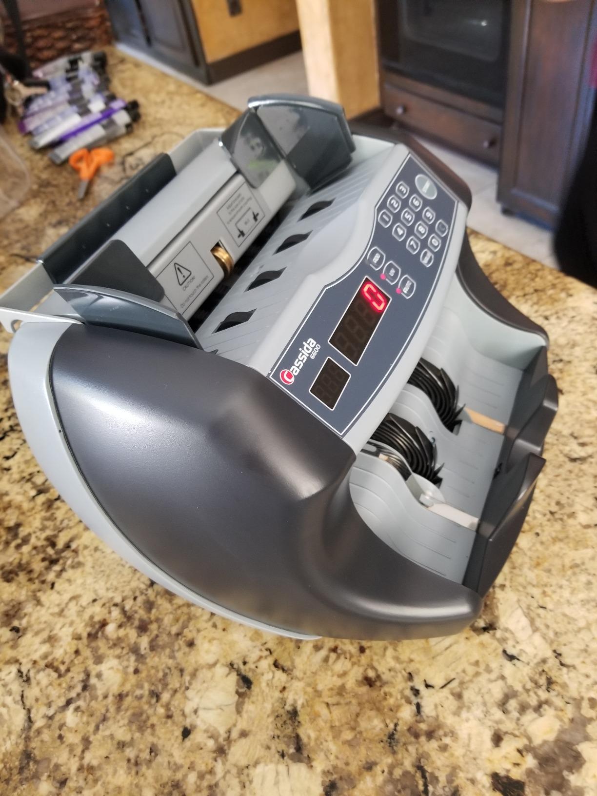 Cassida 5520 UV/MG - USA Money Counter with ValuCount, UV/MG/IR Counterfeit Detection, Add and Batch Modes - Large LCD Display & Fast Counting Speed 1,300 Notes/Minute customer photo 1