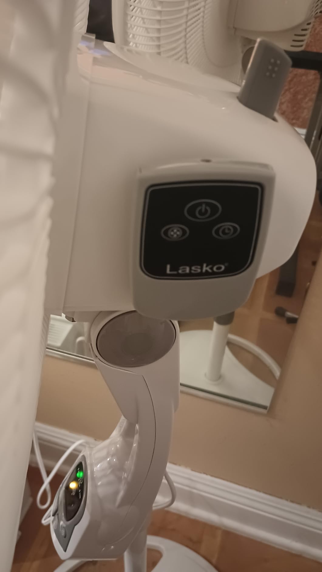 Lasko Oscillating Adjustable Pedestal Stand Fan with Timer and Remote for Indoor, Bedroom, Living Room, Home Office & College Dorm Use, 16 Inch, White, 1646 customer photo 1