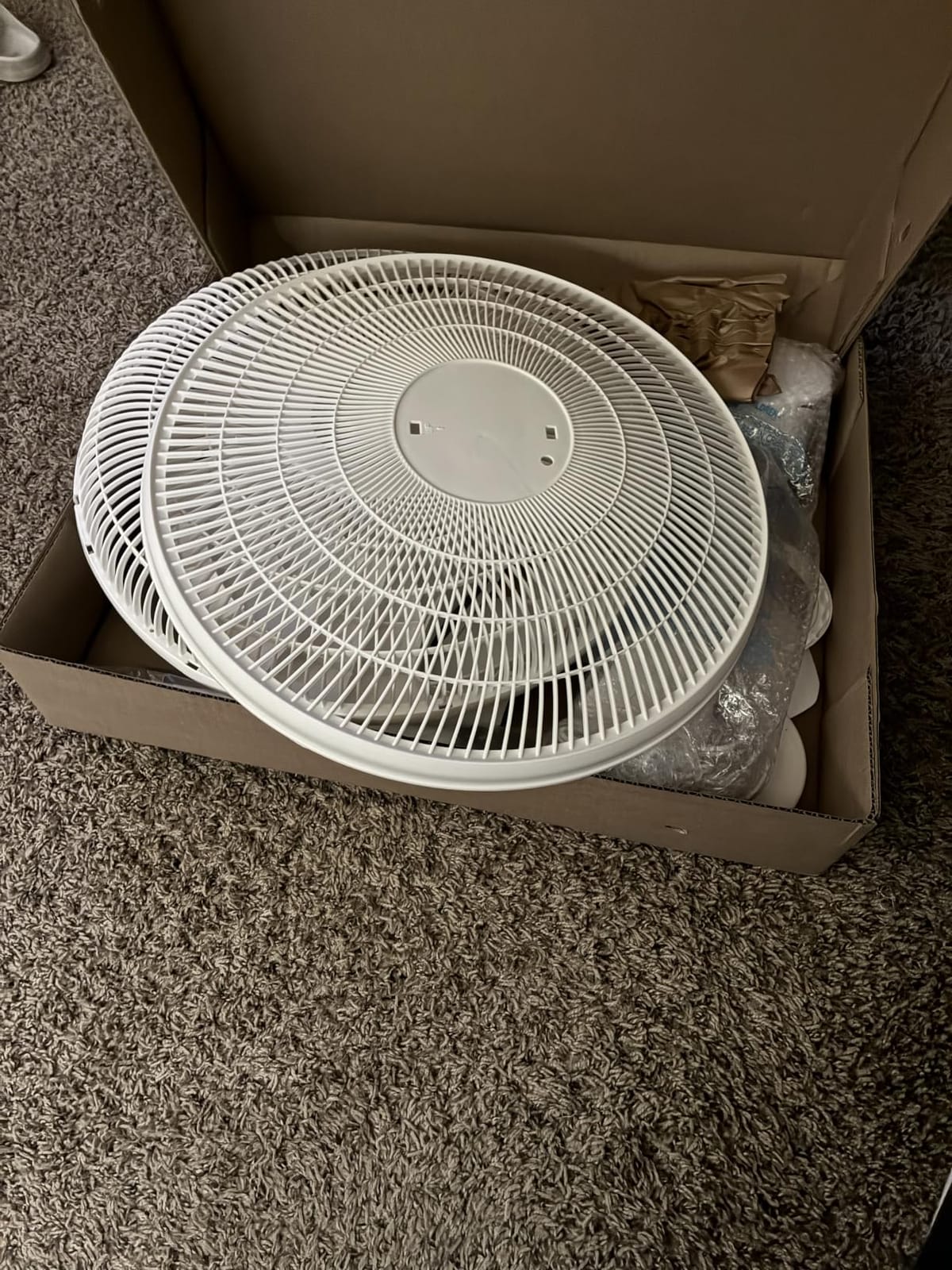 Lasko Oscillating Adjustable Pedestal Stand Fan with Timer and Remote for Indoor, Bedroom, Living Room, Home Office & College Dorm Use, 16 Inch, White, 1646 customer photo 2