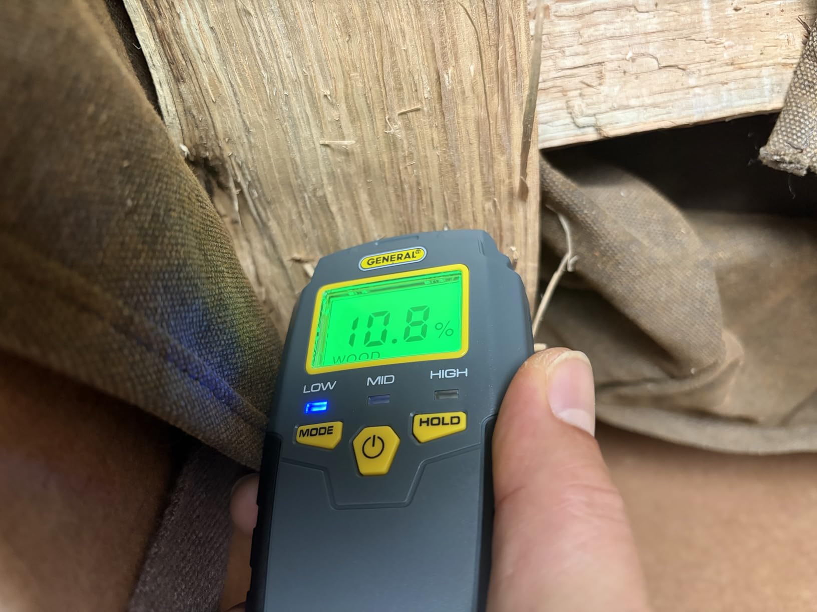 General Tools MMD4E Moisture Meter for Wood, Walls & Water Leak Detection | Pinless wood moisture meter for drywall & walls. Detects mold & humidity. Water leak detector for home moisture testing. customer photo 1