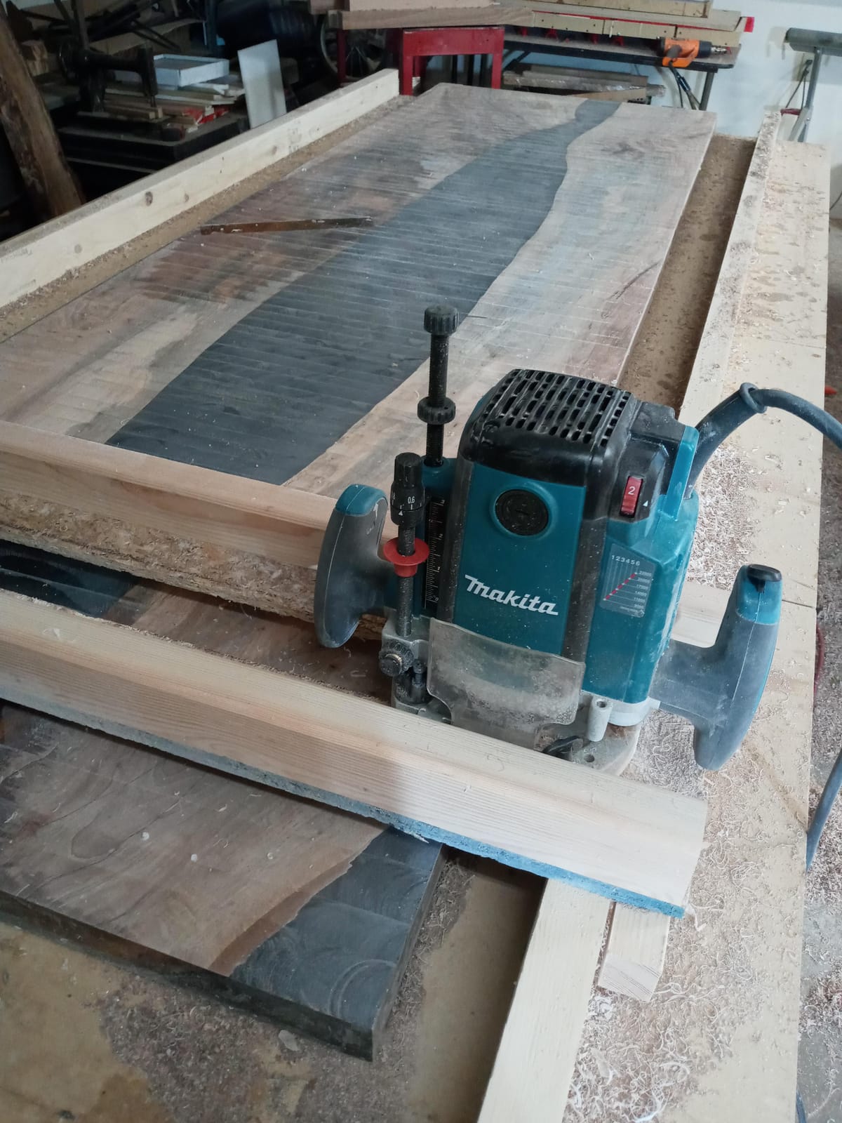 Makita RP2301FC 3-1/4 HP Plunge Router, with Variable Speed customer photo 1