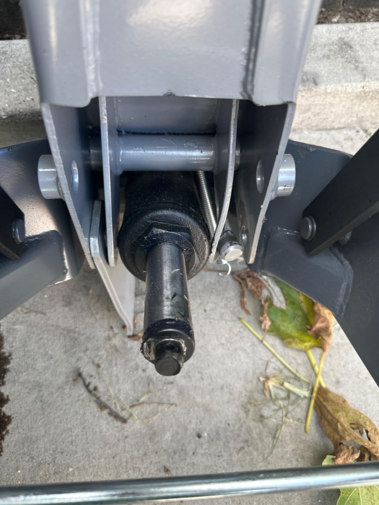 Powerbuilt 2 Ton Triple Lift Floor Jack, Lifts Cars, Trucks, Motorcycles, ATV's, Transmissions, Tie-Down Loops, Locking Safety Bar - 620422E customer photo 1