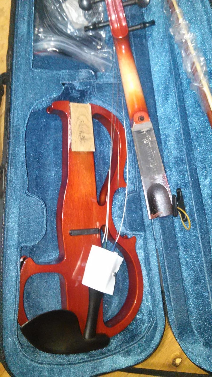 Cecilio 4/4 Full Size Electric Violin, Solid Maple with Ebony Fittings, Red customer photo 1