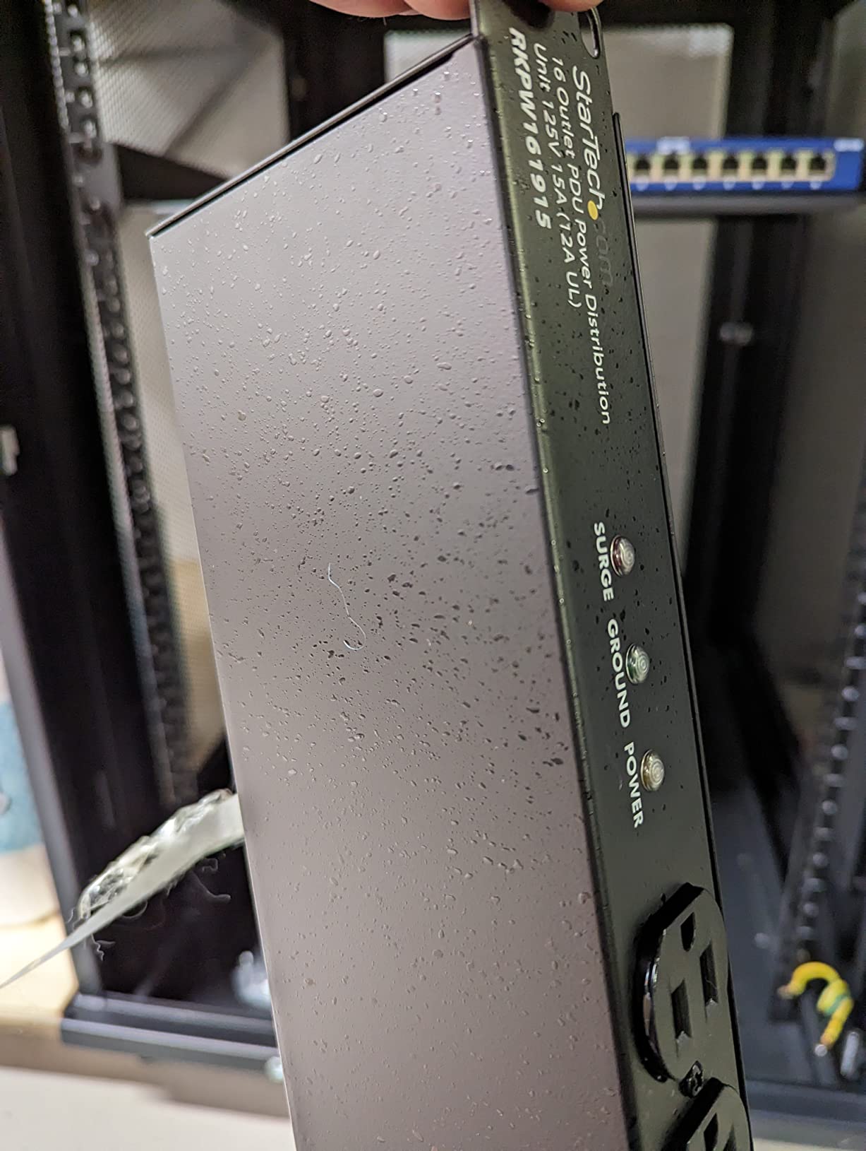 StarTech.com 16 Outlet Horizontal 1U Rack Mount PDU Power Strip for Network Server Racks - Surge Protection - 120V/15A - 6ft Power Cord (RKPW161915) customer photo 1