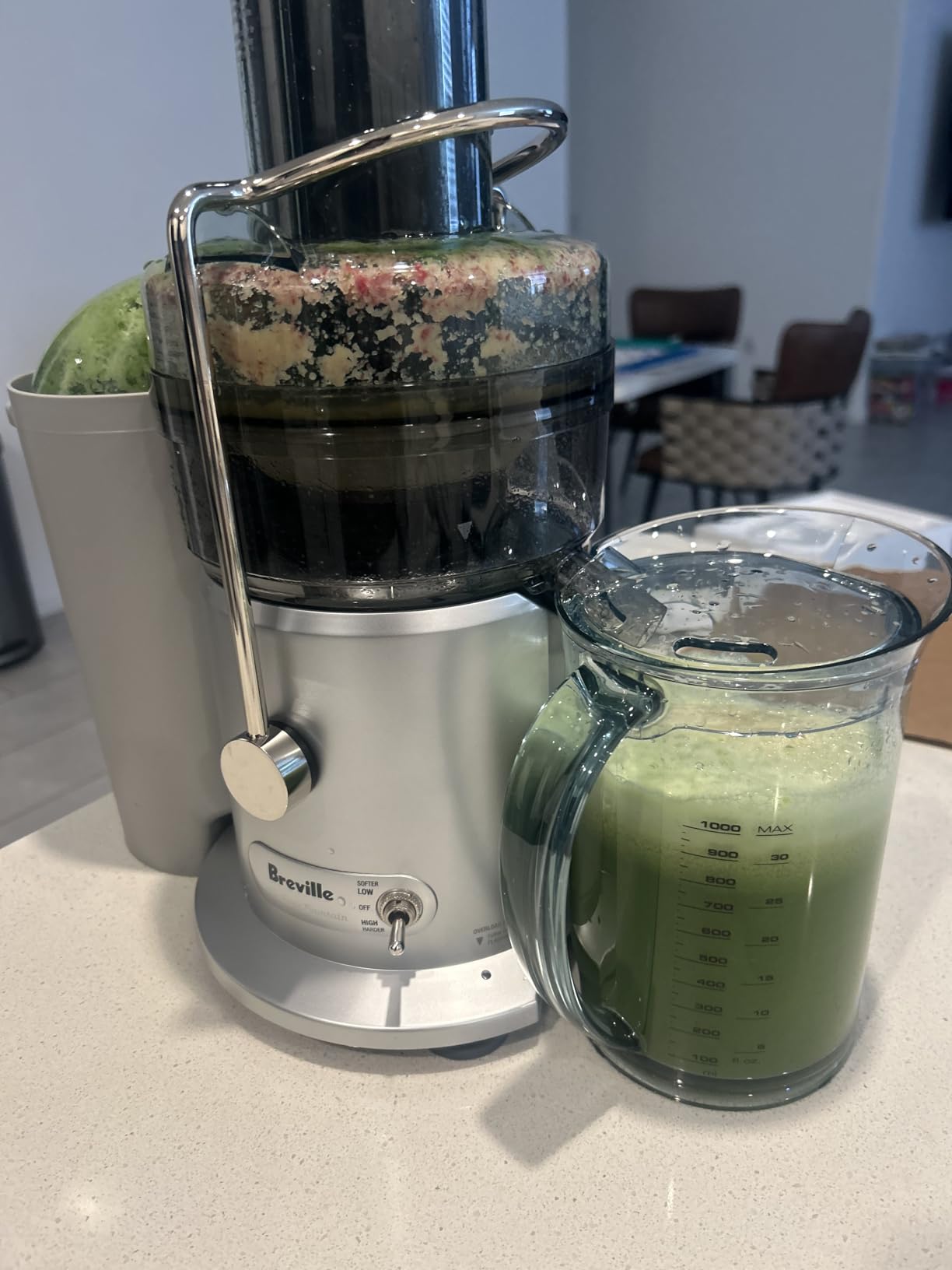 Breville JE98XL Juice Fountain Plus, Silver | Juice whole fruits and vegetables with dual-speed centrifugal juicer with a 850W motor and 3-inch wide chute customer photo 1