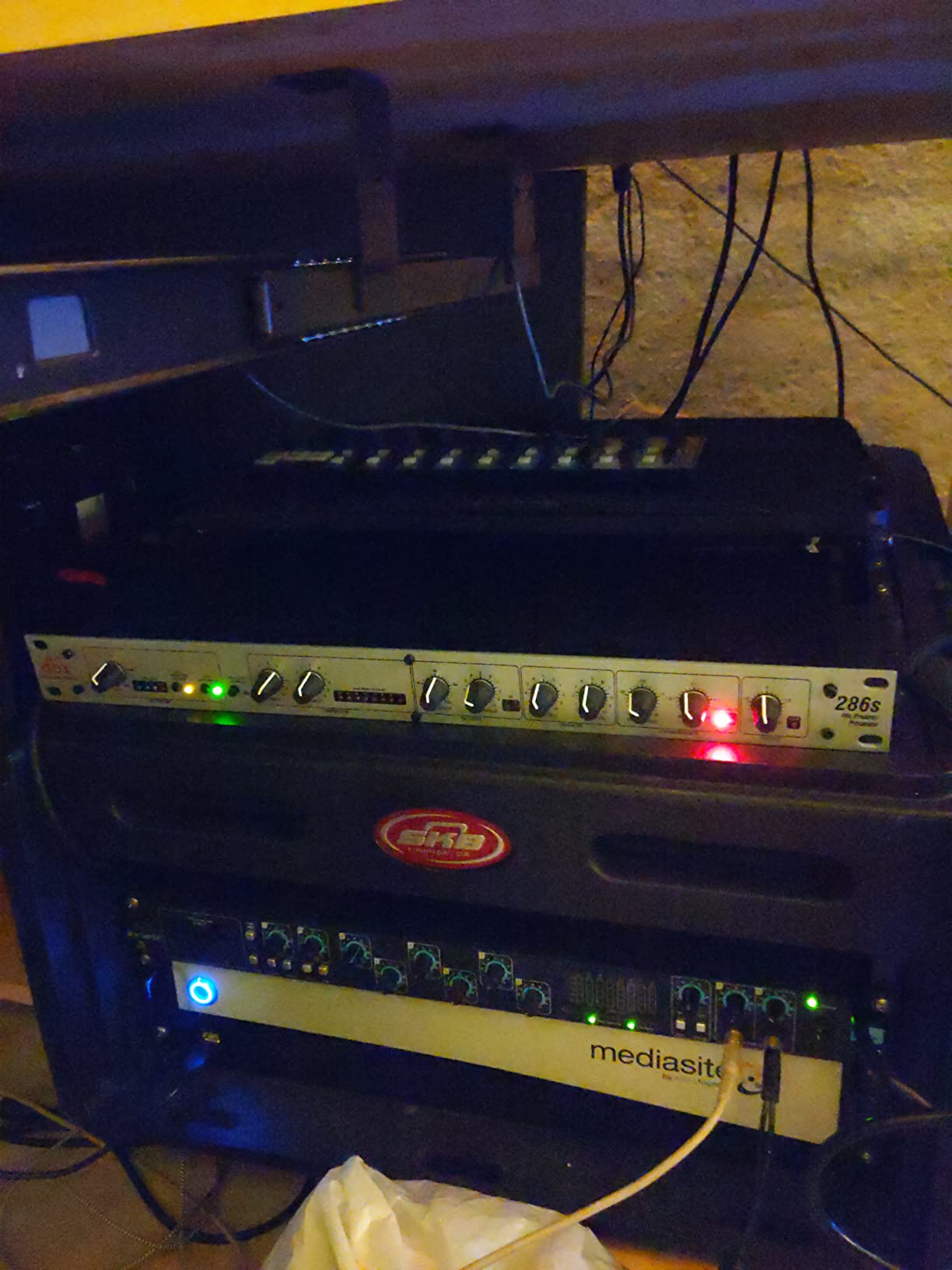dbx DBX286SV Microphone Preamp & Channel Strip Processor with Compression, De-Esser, Enhancer, Expander/Gate customer photo 2