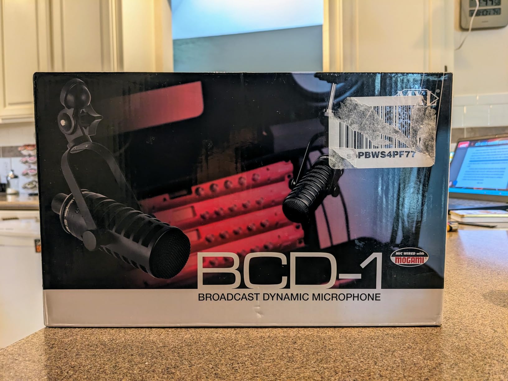 MXL BCD-1 Dynamic Broadcast / Podcast Microphone | Dynamic Broadcast & Podcast Mic w/ High Output & Low Noise customer photo 1
