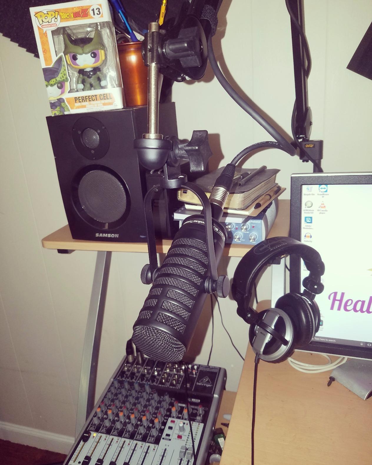 MXL BCD-1 Dynamic Broadcast / Podcast Microphone | Dynamic Broadcast & Podcast Mic w/ High Output & Low Noise customer photo 2