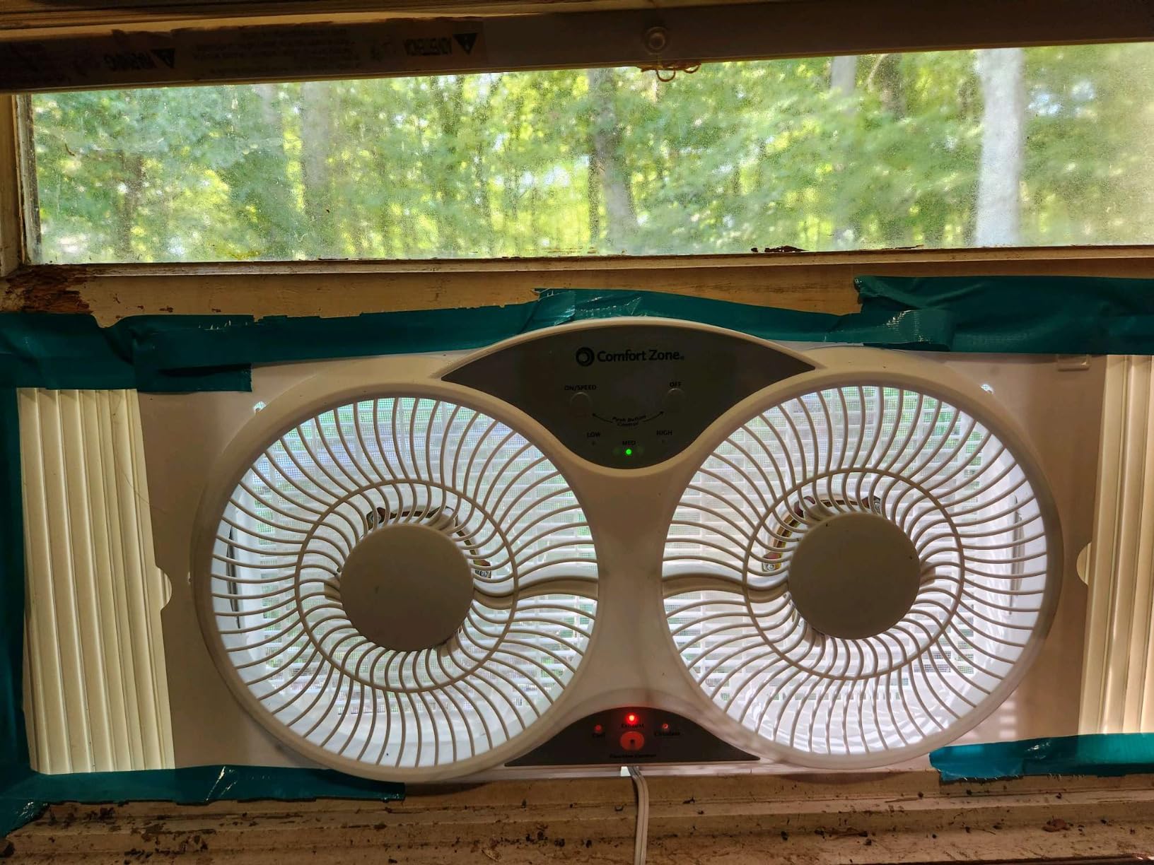 Comfort Zone Window Fan for Bedroom, 9 inch 3 Speed Dual Fans with Auto-Locking Expanders, 3 Modes (Cool, Circulate, Exhaust), Remote Control, Fabric Cover plus Bug Screen, White | Draw cool air in, exhaust warm air out, or cross-ventilate with 3 modes. Includes remote, removable bug screen & dust cover customer photo 1
