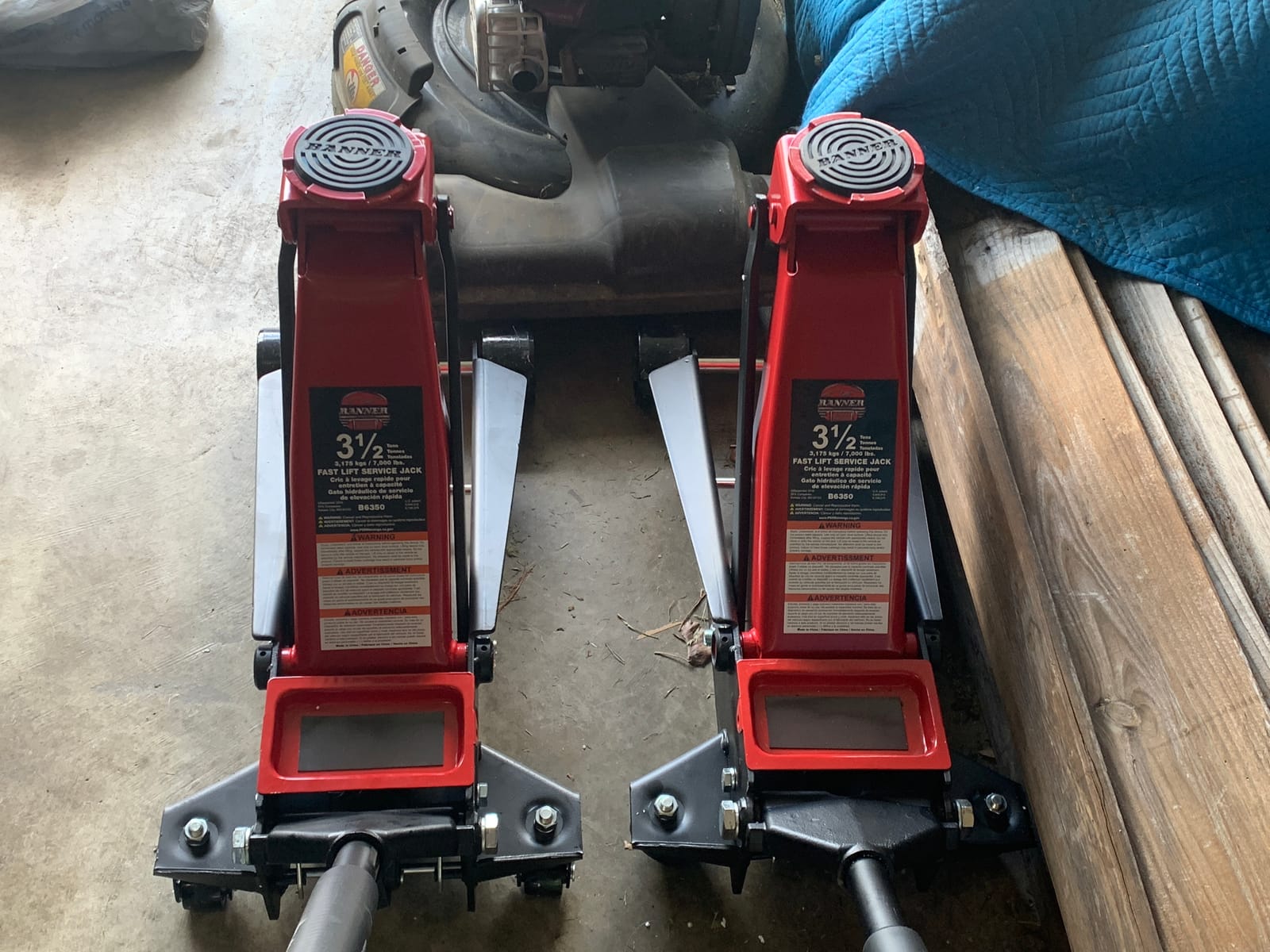 Blackhawk B6350 Black/Red Fast Lift Service Jack - 3.5 Ton Capacity, 28 1/2