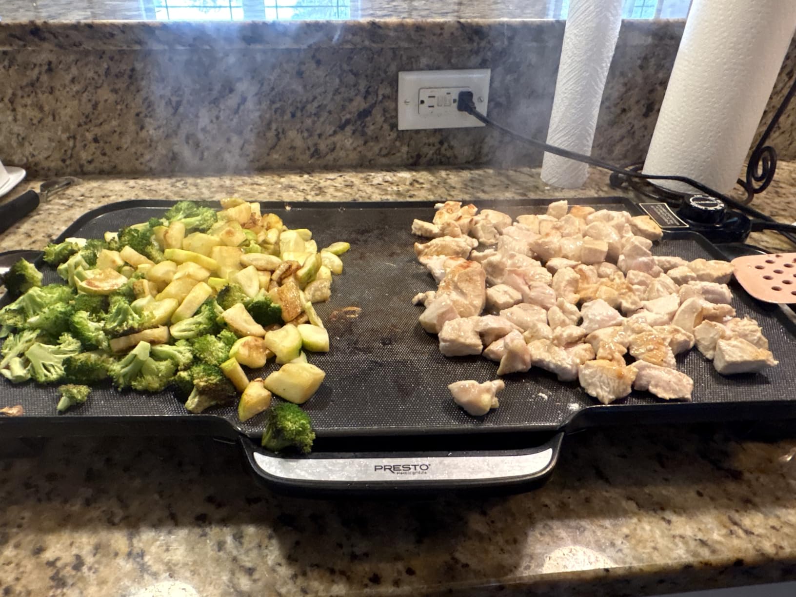 Presto 07061 22-Inch Electric Ceramic Griddle customer photo 1