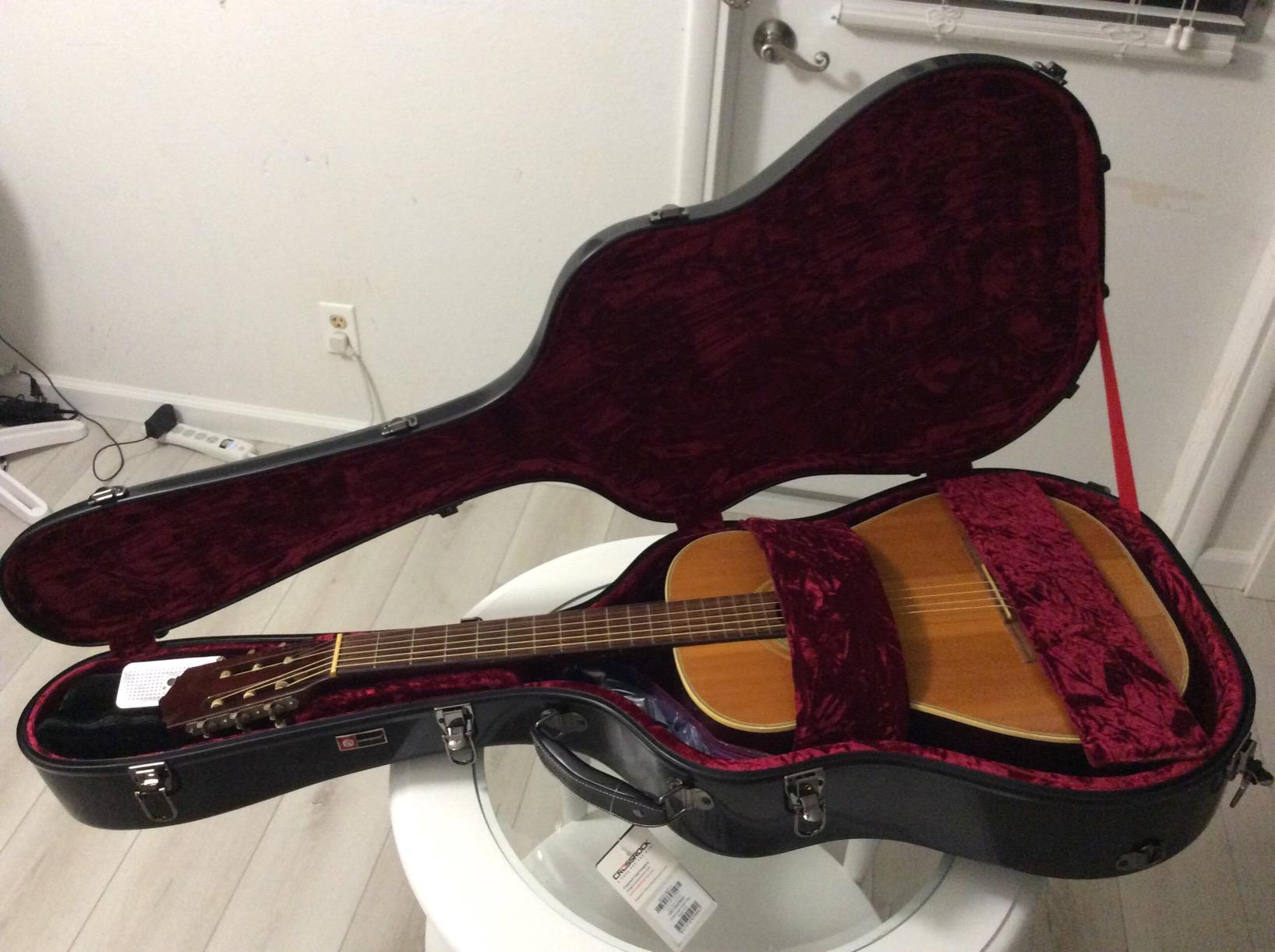 Crossrock CRF1000DBK Fiberglass Acoustic Guitar Case Hardshell- Backpack Style for 40