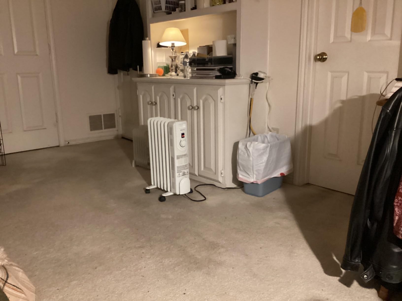 Comfort Zone Electric Oil-Filled Radiant Radiator Space Heater, Never Refill, Adjustable Thermostat, Tip-Over Switch & Overheat Protection System, Ideal for Home, Bedroom, & Office, 1,200W, CZ7007J customer photo 1